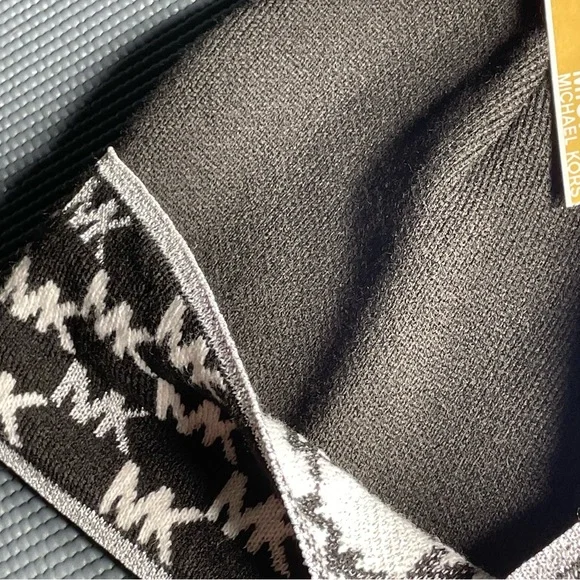 Michael Michael Kors Womens Knit Cuffed Winter Beanie Hat 539330C Black Multi OS - Picture 7 of 16